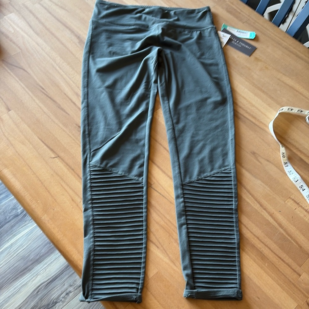 NWT Threads 4 Thoughts moto leggings
